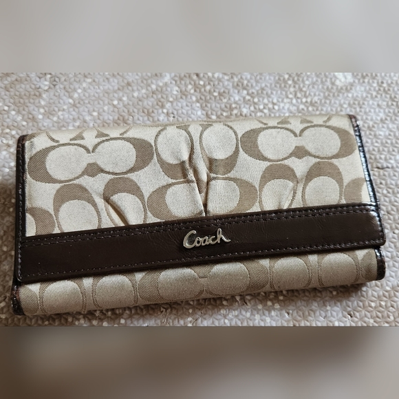 Coach Soho Pleated Signature Slim Envelope Wallet - Picture 2 of 5